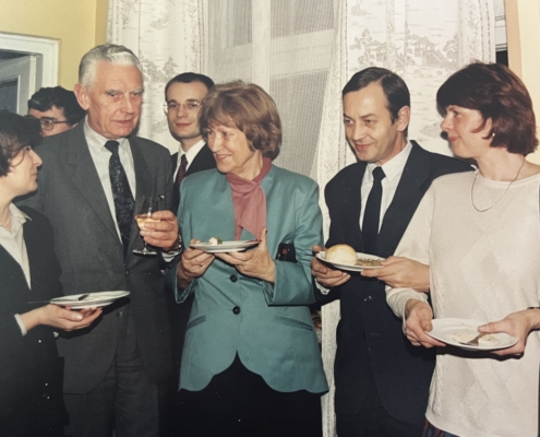 Na zdjęciu grupowym znajdują się następujące osoby: pierwszy rząd od lewej: Anna Grabowska (IBD, członek zespołu WB), prof. Eugeniusz Mempel (neurochirurg z IMDiK PAN w Warszawie- współpracownik zespołu WB), prof. Wanda Budohoska (IBD -kierownik Pracowni Psychofizjologii), Leszek Kuciński (IBD), Barbara Czachowska (IBD, członek zespołu WB); drugi rząd: doktoranci Zakładu Neurofizjologii . Zdjęcie wykonano prawdopodobnie we "wczesnych" latach 70. w Instytucie Nenckiego PAN.